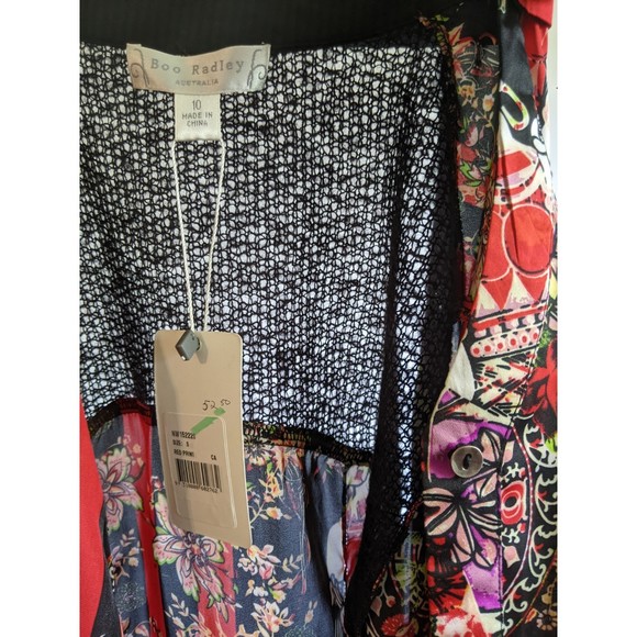 Abstract, multi-material button up. Red & black w/ floral & geisha print. US 6 - Picture 11 of 12